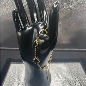 Elegant Gold Onyx Flowers Bracelet